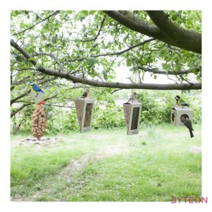 Felakasztható madár mintás madáretető, vegyes magokkal, B