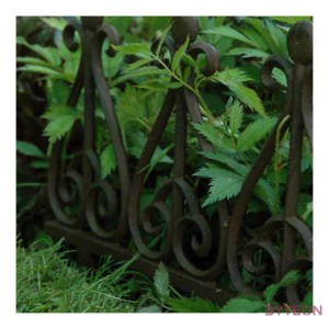 Leszúrható öntöttvas ágyásszegély, 39 x 30 cm