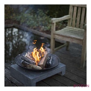 Öntöttvas tűzrakó tál négyzet alakú gránit lapon, 59 cm átmérőjű