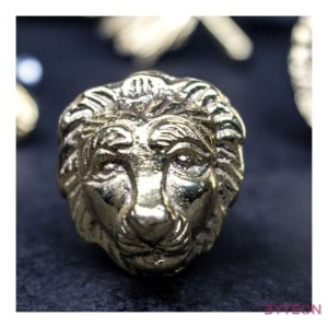 Oroszlán fej formájú fém fogantyú, arany színű