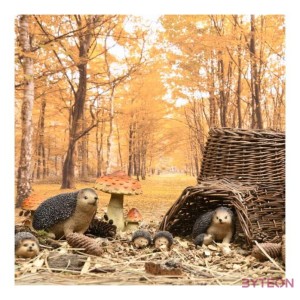 Süni szobor kis sünivel polyresin szobor, kültéri és beltéri dekorációs kiegészítő