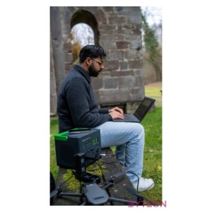 APC Schneider OFFGRID 330 hordozható akkumulátor állomás, 332Wh Lítium-ion, 2xSCHUKO, 3xUSB, 2x USB-C, Színuszos, LCD